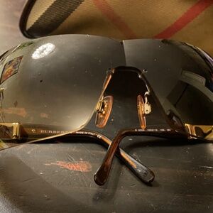 Brand New Burberry Shield Sunglass B 3009 1002/13 105 3N Amber Gradient